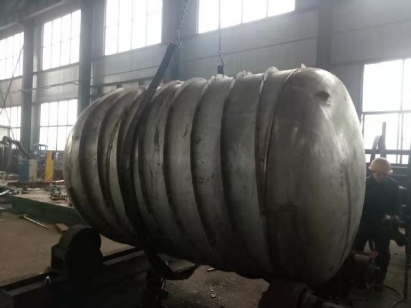 母液罐制作中